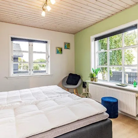 8 Person In Skagen-by Traum *